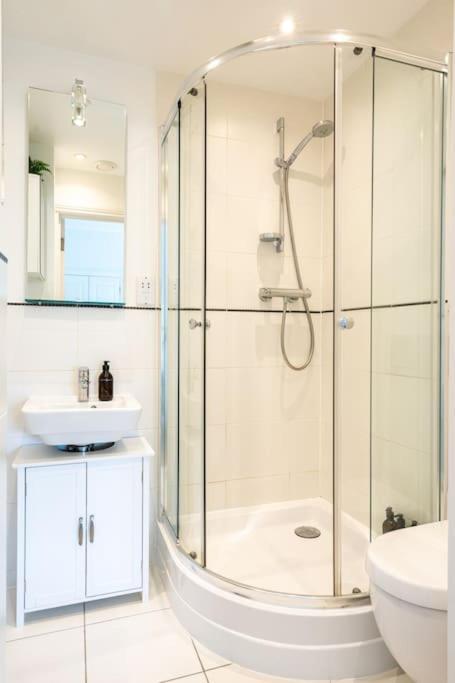 Joelle'S Place Bath Esterno foto